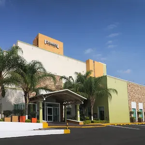 Staybridge By Ihg Hotel Querétaro